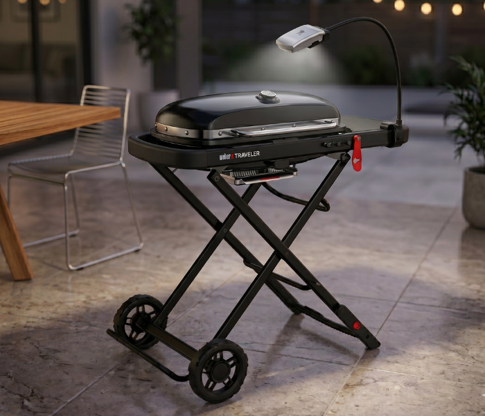 Kit Grelhador a Gás Traveler Stealth Edition + Lâmpada flexível e acoplável Weber